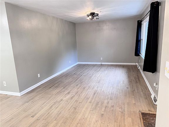 2nd image of 106 Lakeview Dr
