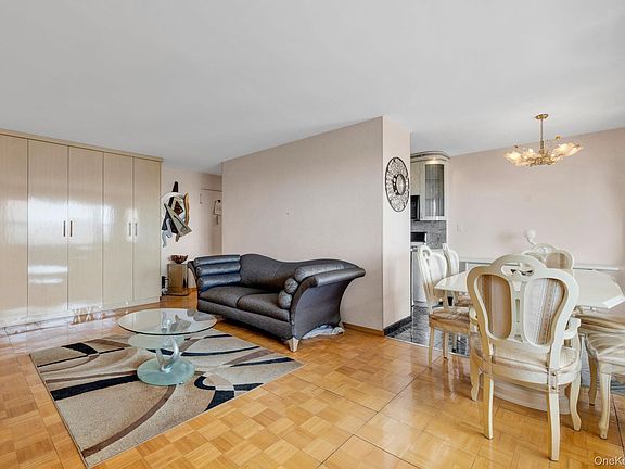 5th image of 2942 West 5th Street #9O