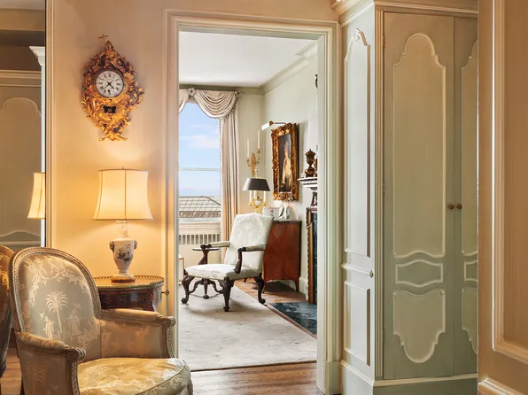 990 5th Avenue image 11 of 19