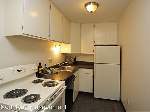 4th image of 2332 N Oakland Ave #8832646