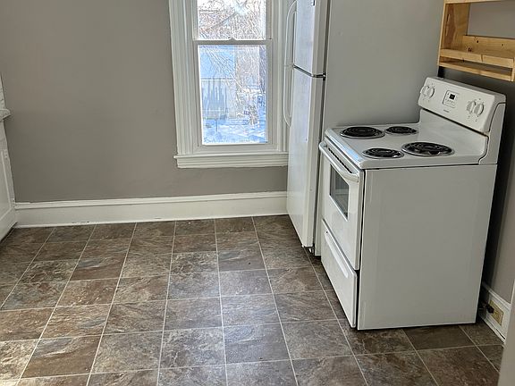 5th image of 2120 Sheridan Ave N #2