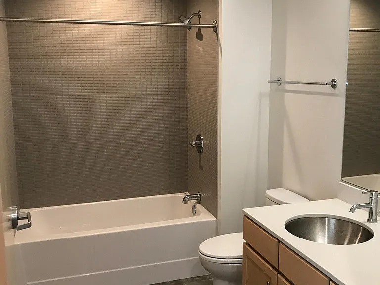 219 E Grand Ave — Photo 13
