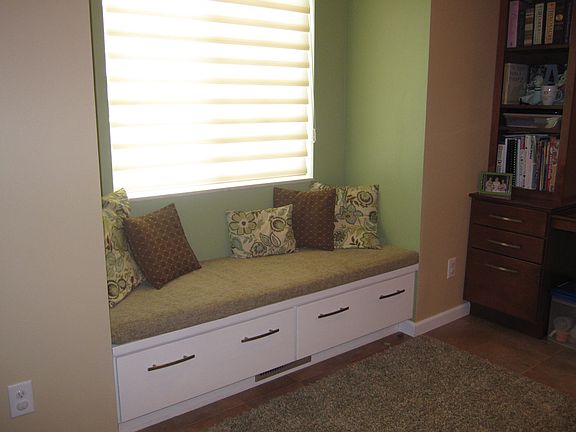 Window seat w/ storage