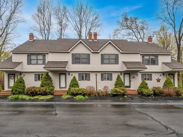 17 Carriage Ct, Merrimac, MA 01860