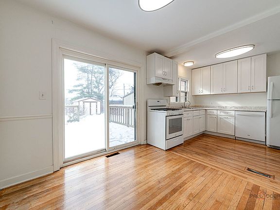 5th image of 225 Walker Pl