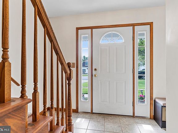 3rd image of 117 Woodview Dr