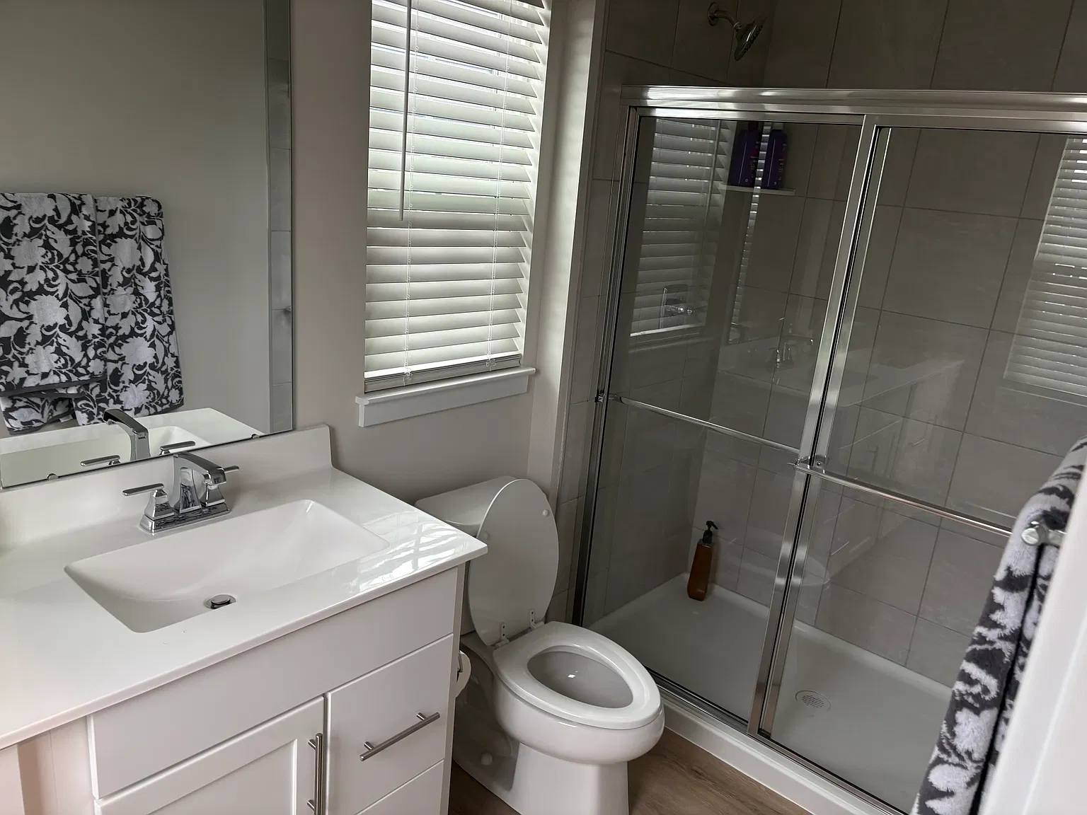 3 bed, 2.5 bath, 2388 sqft, $2,950 — Photo 2