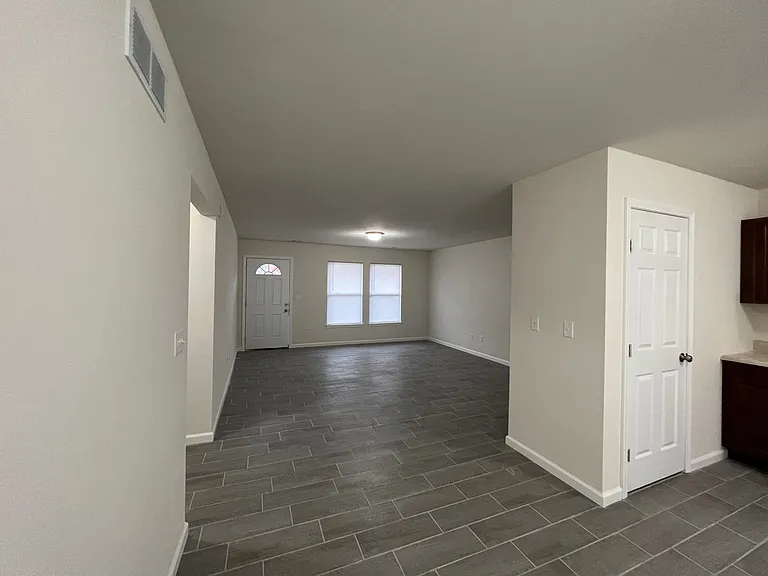 3 Bedroom 2 Bath 2 car garage Home on 5 acres — Photo 10