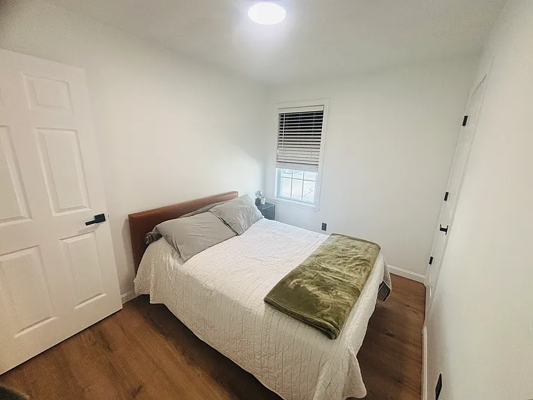 18 Amsterdam St #18 — Photo 9