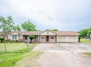 2306 Loch Lomond St, Highlands, TX 77562