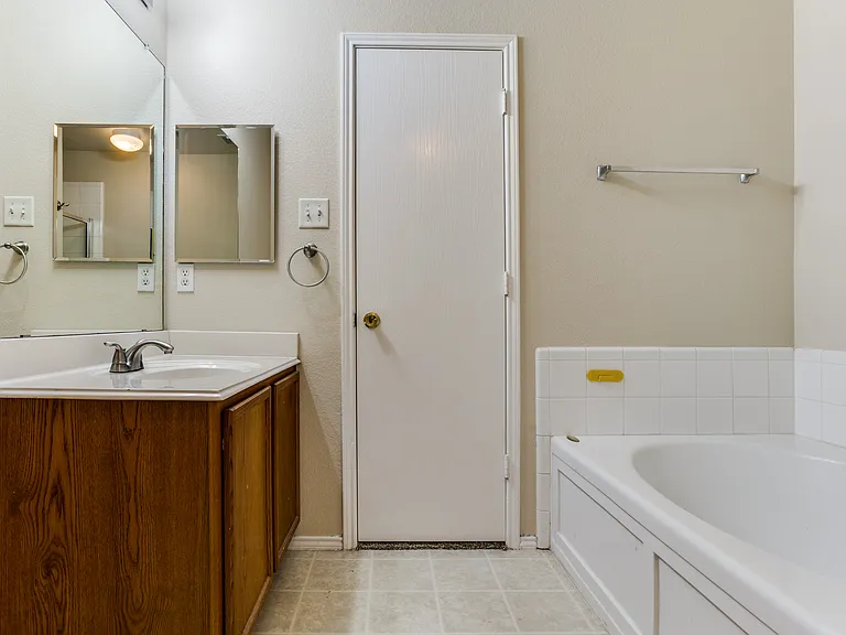 404 Oxford Dr — Photo 13