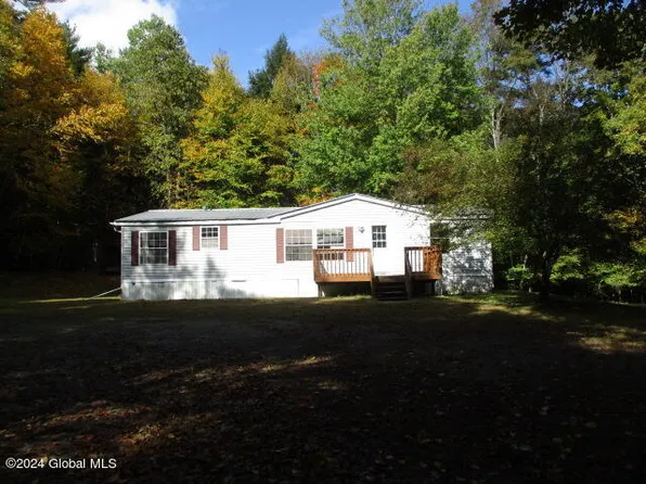 42 Maple Lane, Chestertown, NY 12817