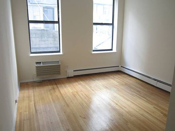 3rd image of 365 W52nd St