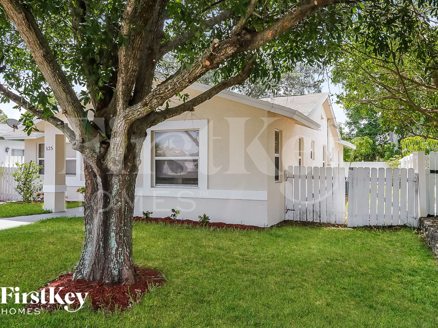 3 bed, 2.0 bath, 1329 sqft, $2,490 — Photo 3