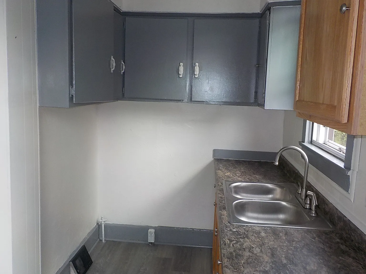 2 bed, 1100 sqft, $695 — Photo 4