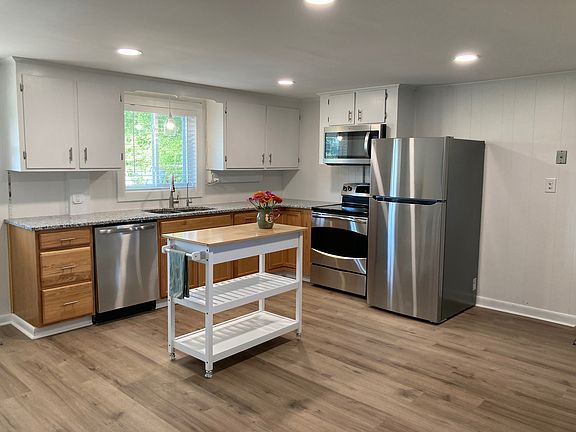 Full equipped kitchen with new appliances.