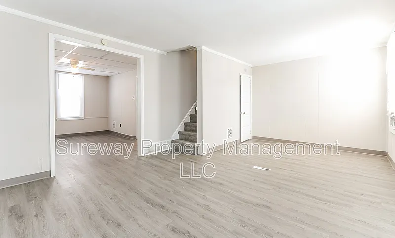 3 bed, 1.0 bath, 1120 sqft, $1,600 — Photo 3