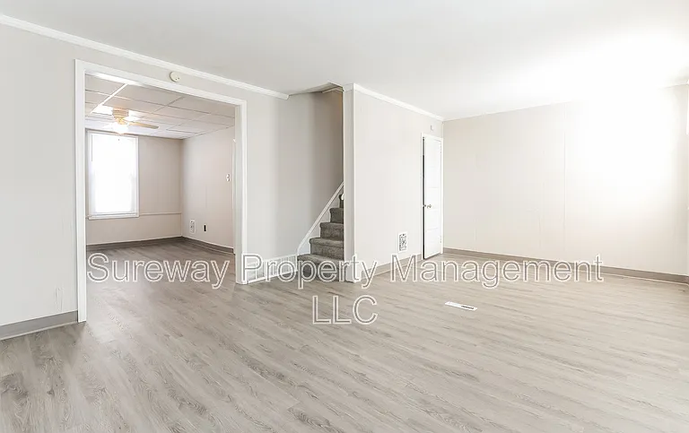 8 W 8th St — Photo 3