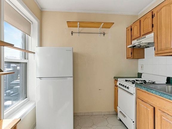 5th image of 157 Court St APT 4R
