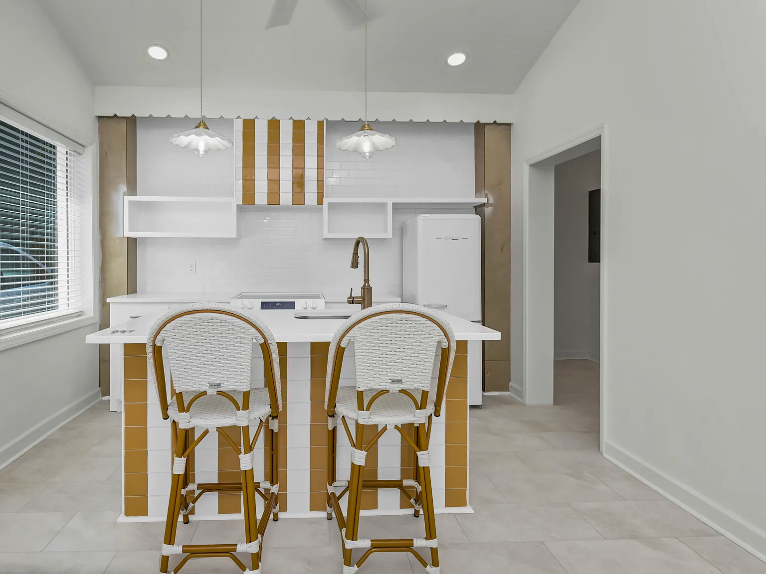 6 bed, 1900 sqft, $7,800 — Photo 2