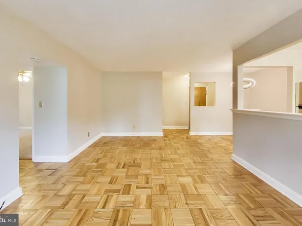 1322 Fort Myer Dr APT 924, Arlington, VA 22209