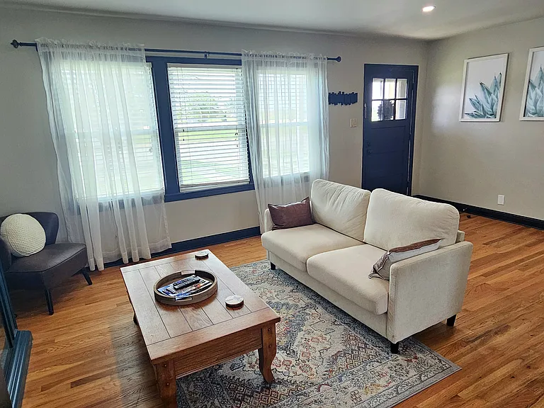 2602 Holloway Ave — Photo 6