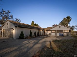 6440 Andersonville Rd, Waterford, MI 48329