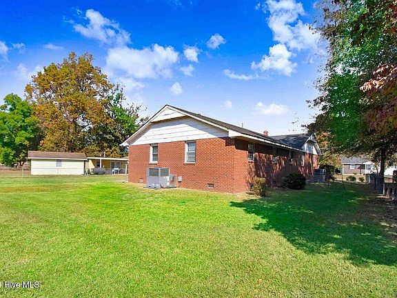 5th image of 404 Cardinal Drive