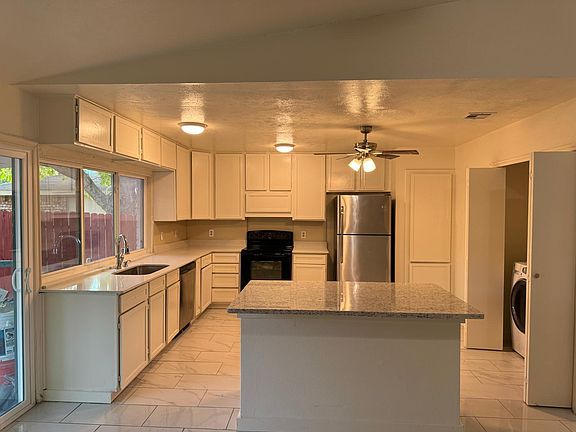 4th image of 3410 Meadow Oaks Dr