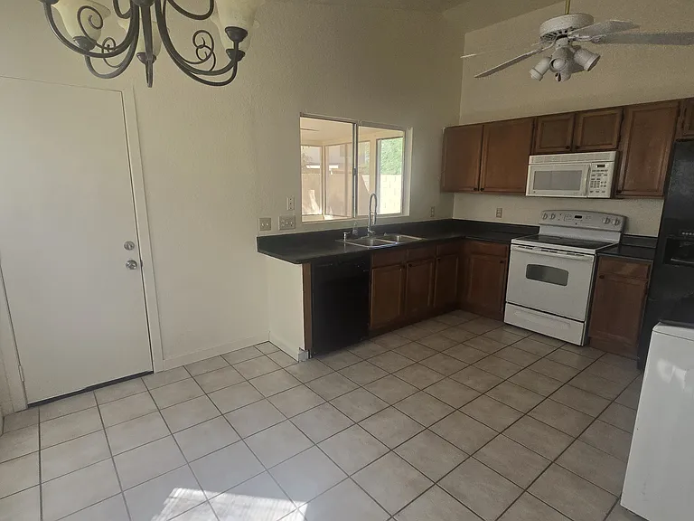 4049 W Camino Del Rio — Photo 24