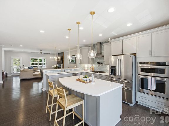 5th image of 346 Belton St