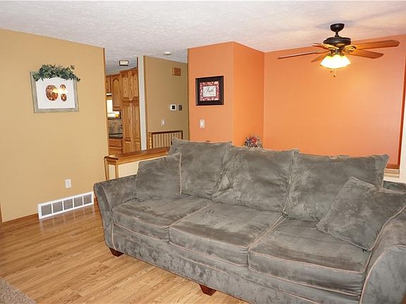 4th image of 576 Linden Dr