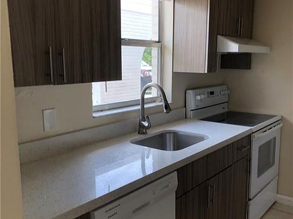 3rd image of 105 Lavender Ave
