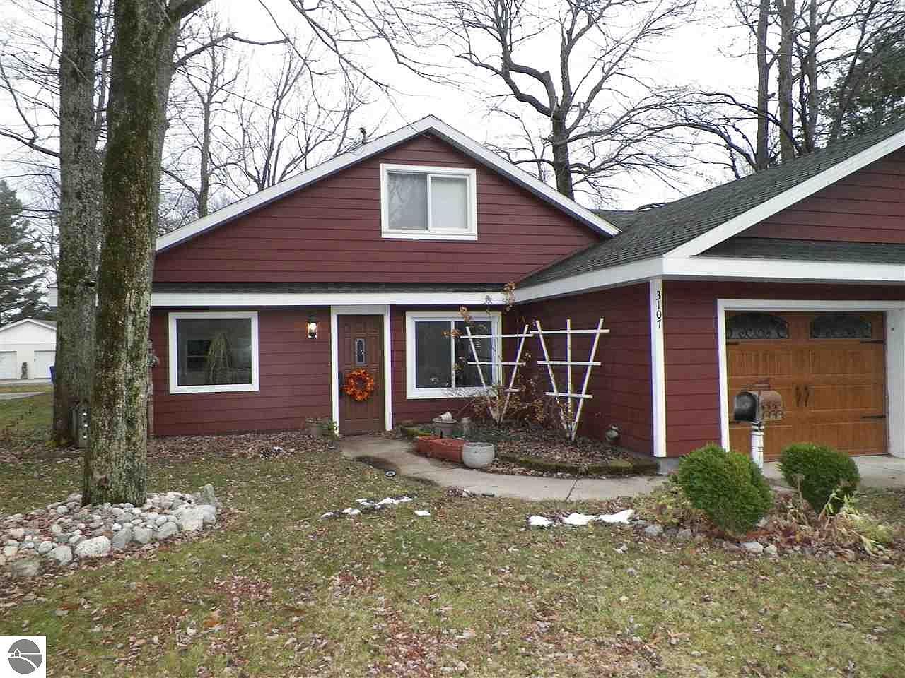 3107 W Lake Mitchell Dr Cadillac Mi 49601 Mls 1882250 Zillow