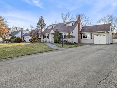 5 Colonial Ter, Pompton Plains, NJ, 07444