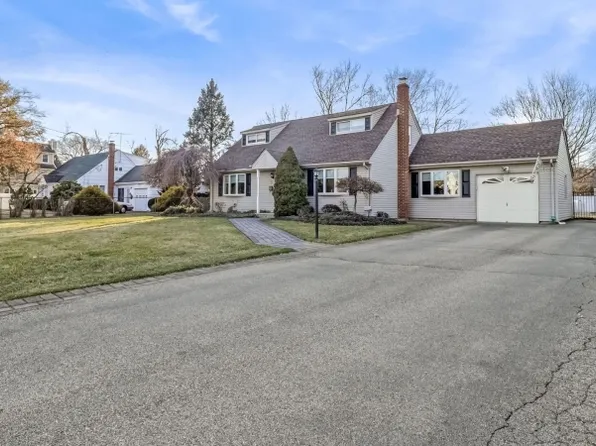 5 Colonial Ter, Pequannock Twp., NJ 07444