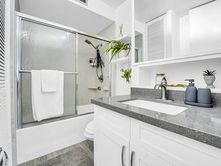 1212 Punahou St #2502 — Photo 11