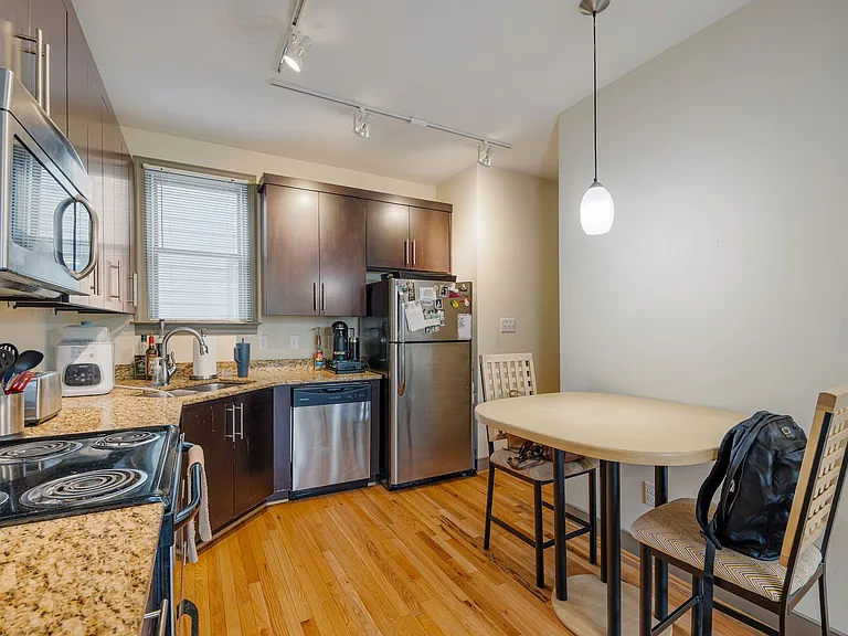 2620-2626 W Grace St — Photo 13