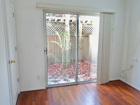 4th image of 979 Pinto Palm Ter APT 42