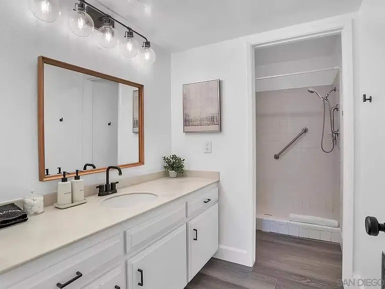 3550 Laketree Dr — Photo 30