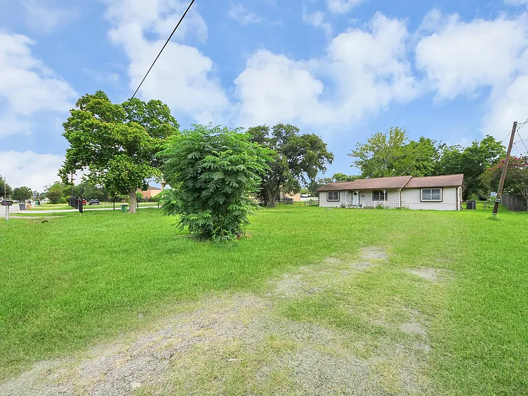 535 Pampa St — Photo 11