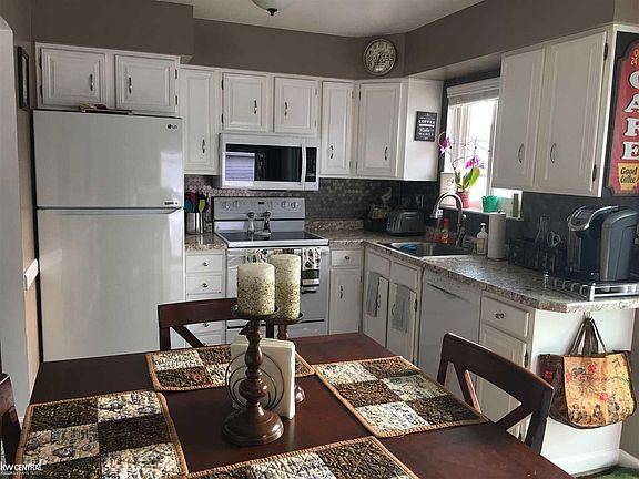 4th image of 29625 Drager Dr