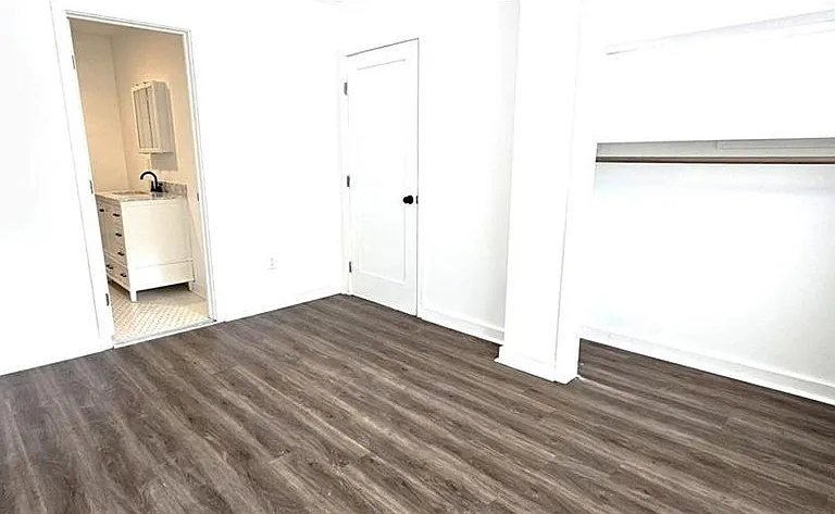 3230 W Shadowlawn Ave NE #GARAGE — Photo 4