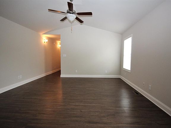 2nd image of 1136 Orchard Dr