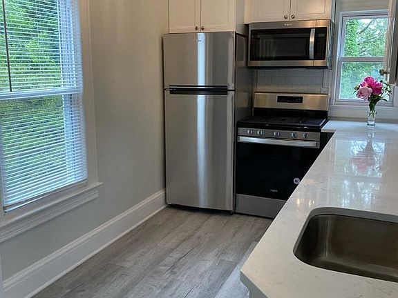 4th image of 241 Glen Ave
