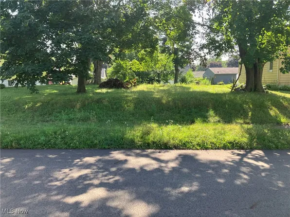 29th St NW, Barberton, OH 44203