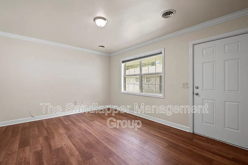 2 bed, 1.0 bath, 800 sqft, $1,650 — Photo 2
