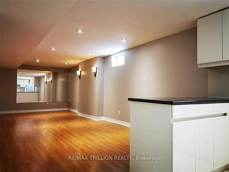 14 Greenhill Ave #BASEMENT — Photo 8