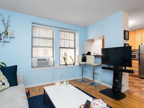 3rd image of 309 W 19th St APT 23