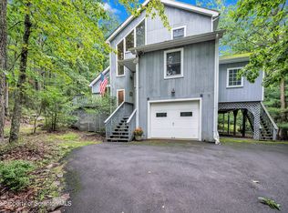 195 Eastwood Dr, Greentown, PA 18426